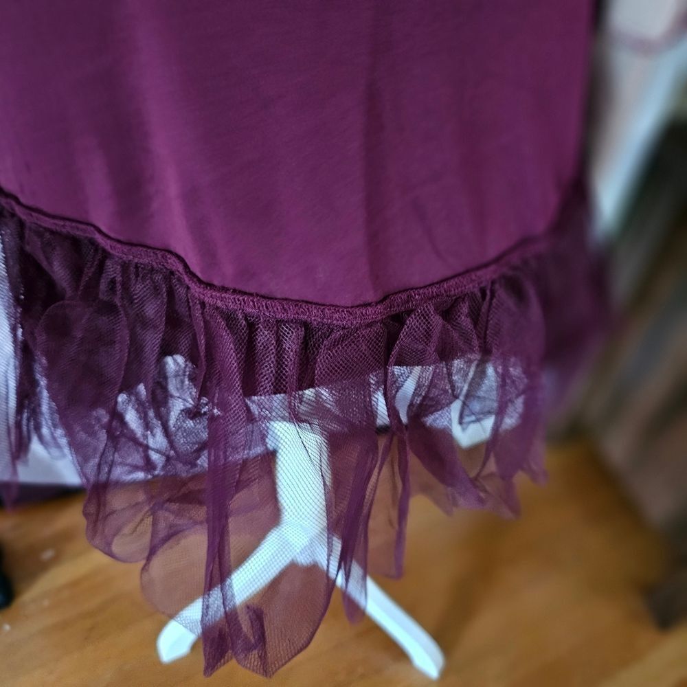 Elegant Burgundy Lace Dress - Picture 4 of 9